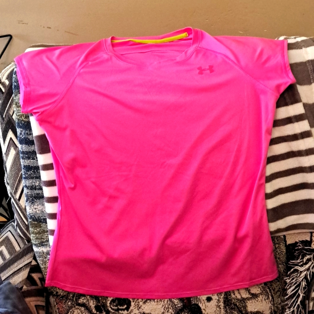 Under armour green. Heat gear semi fitted top
